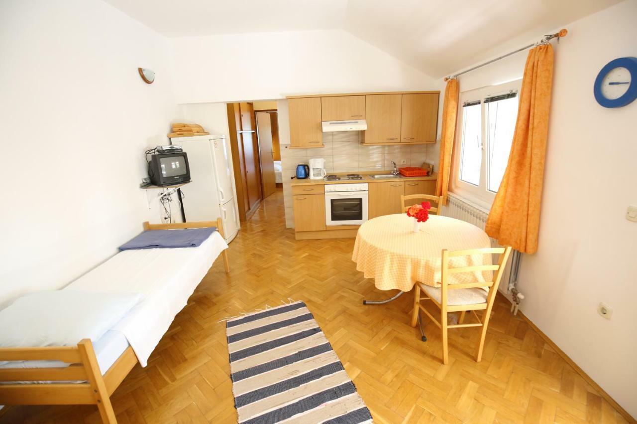 Apartments Paleka Petrcane Exterior foto