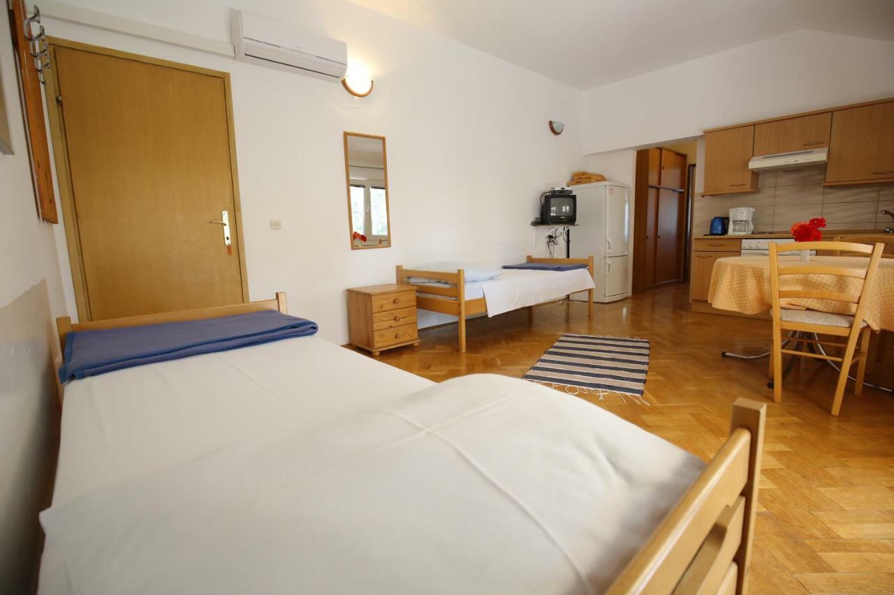 Apartments Paleka Petrcane Exterior foto